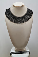 Load image into Gallery viewer, Masai Necklace/Bracelet Set #17
